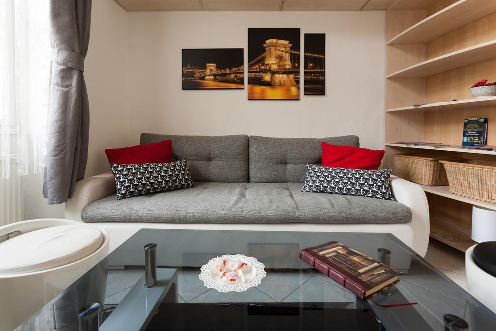 Feel At Home Apartment Budapest Bagian luar foto